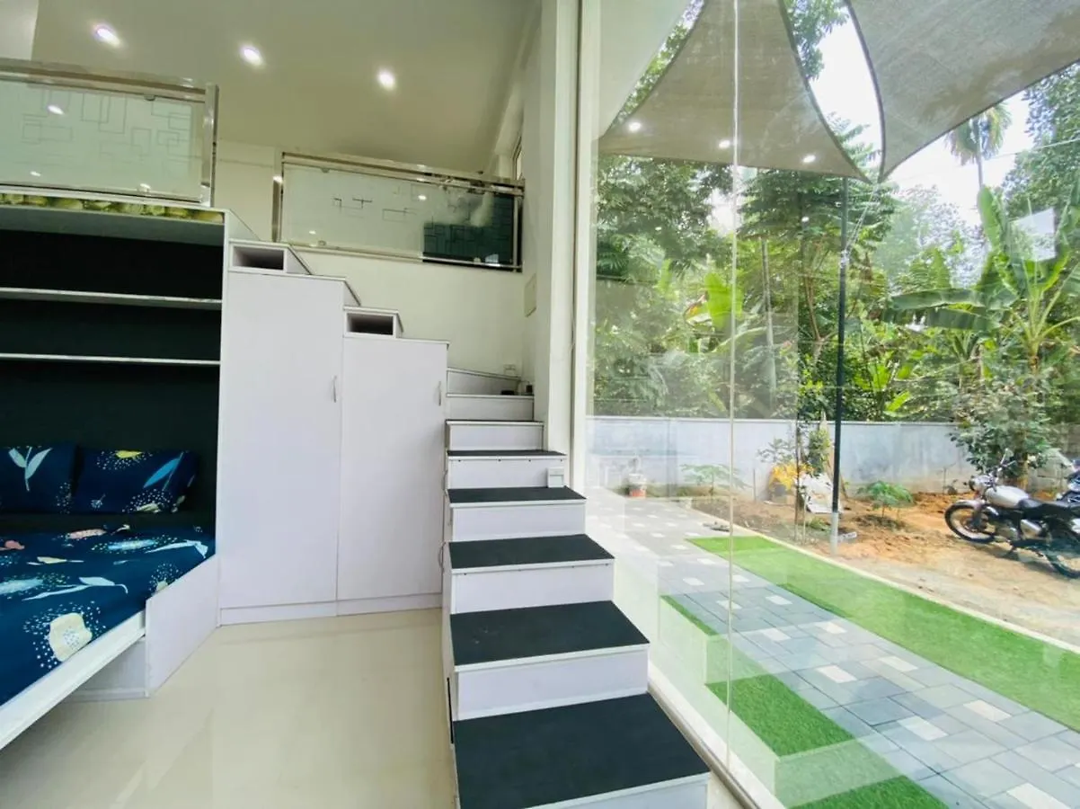 Tiny Glass House Airport Villa Angamali 0*,  India
