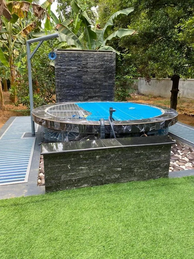 Tiny Glass House Airport Villa Angamali 0*,